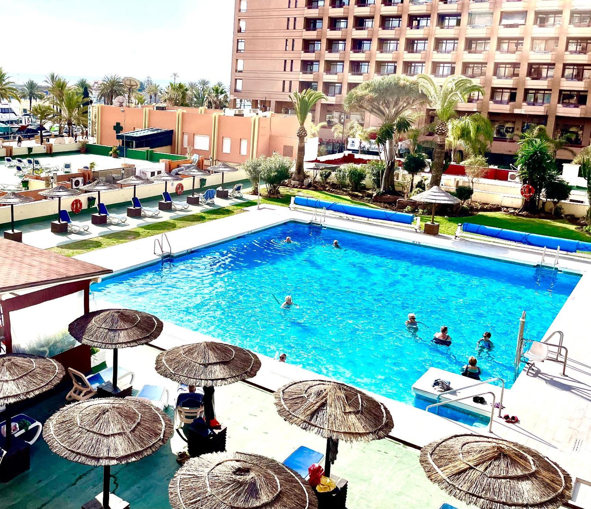 Hotel Apartamento Pyr Fuengirola Private Sunny Pool Side Kültér fotó