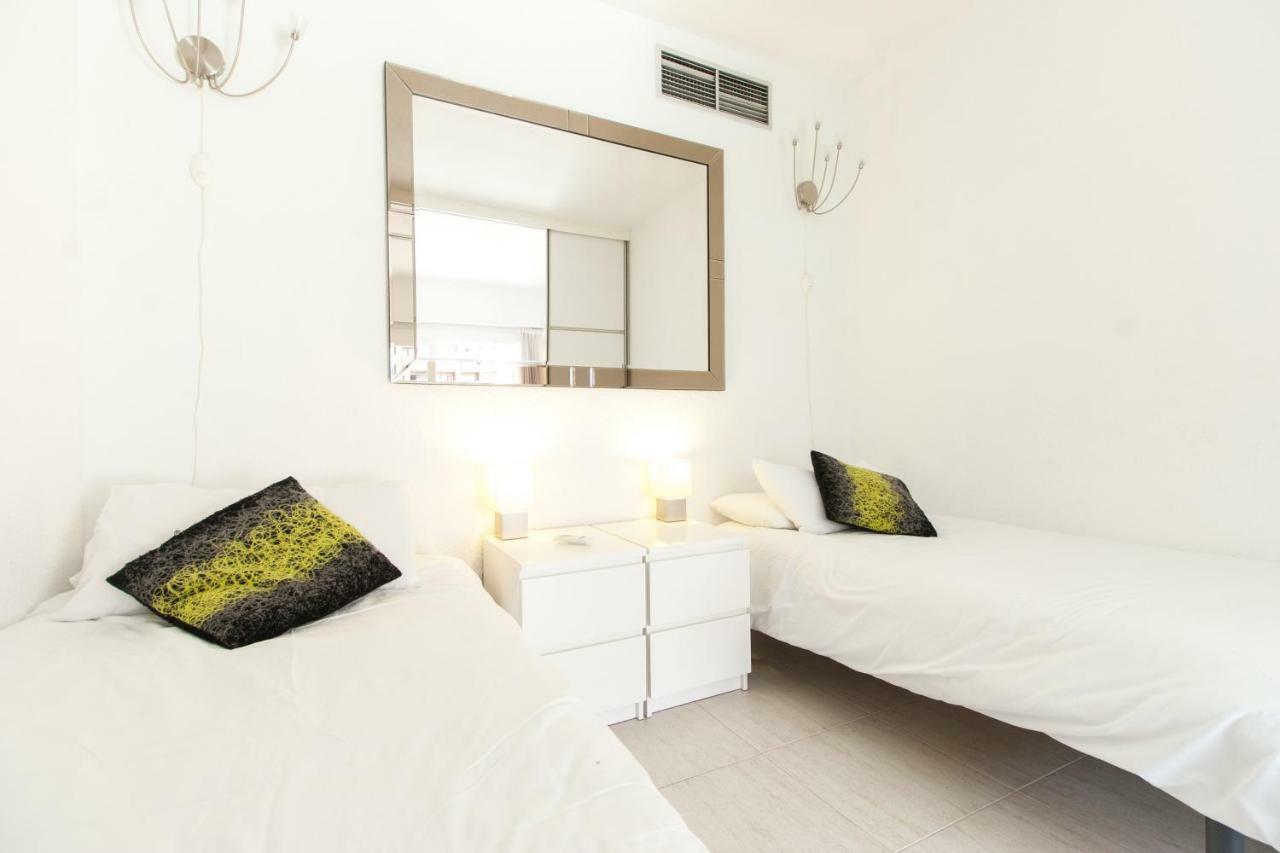 Hotel Apartamento Pyr Fuengirola Private Sunny Pool Side Kültér fotó